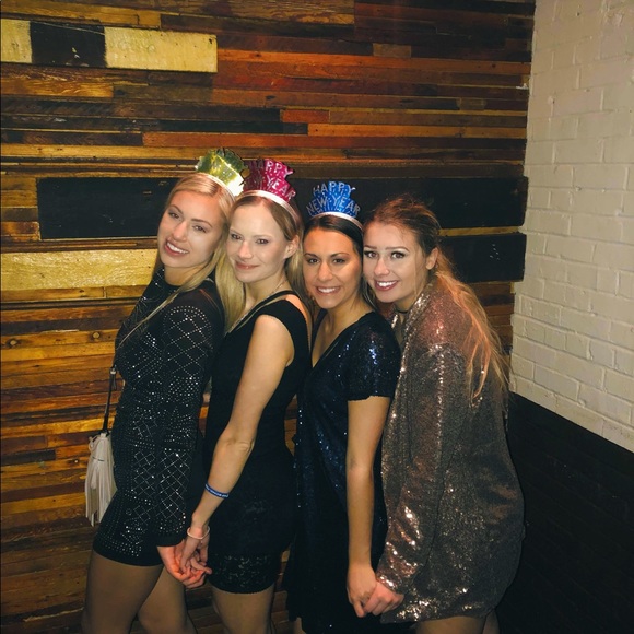 Sequined shorts and blazer set! - Picture 2 of 2